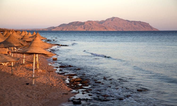 Isola di Tiran, vista dalla spiaggia