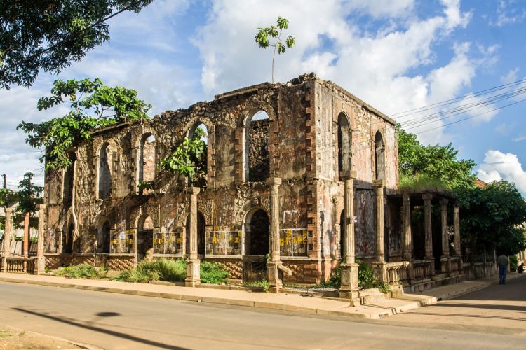 Nosy Be. Rovine coloniali di Hell-Ville